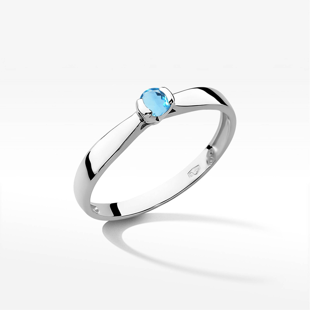 Pierścionek z białego złota z topazem Swiss - próba 585 0,15CT w0223.B3.TOB.02