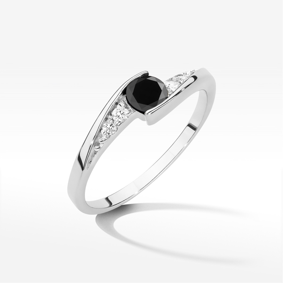 Pierścionek z białego złota z czarnym diamentem - próba 585 0,358CT w0618.B3.DIB.01