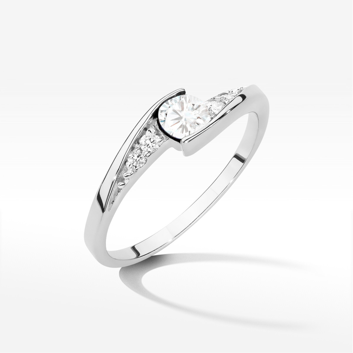 Pierścionek z białego złota z diamentami laboratoryjnymi - próba 585 0,308CT w0618.B3.LDW.01