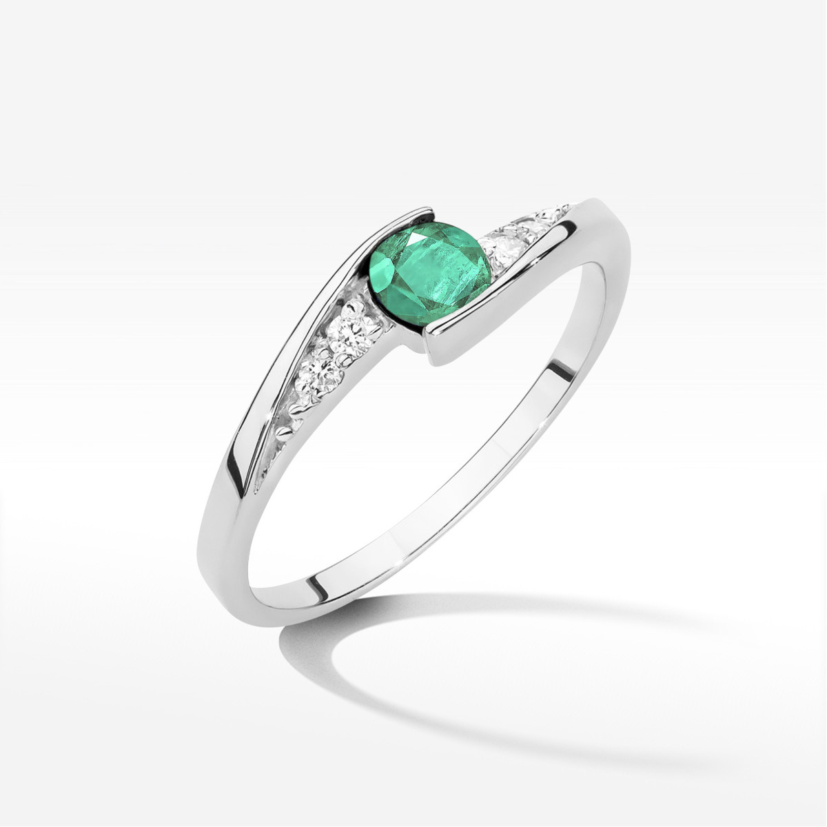 Pierścionek z białego złota ze szmaragdem - próba 585 0,358CT w0618.B3.EMG.01