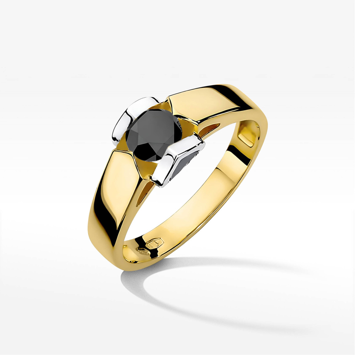 Pierścionek z żółtego złota z czarnym diamentem - próba 585 0,50CT w0320.Z3.DIB.09