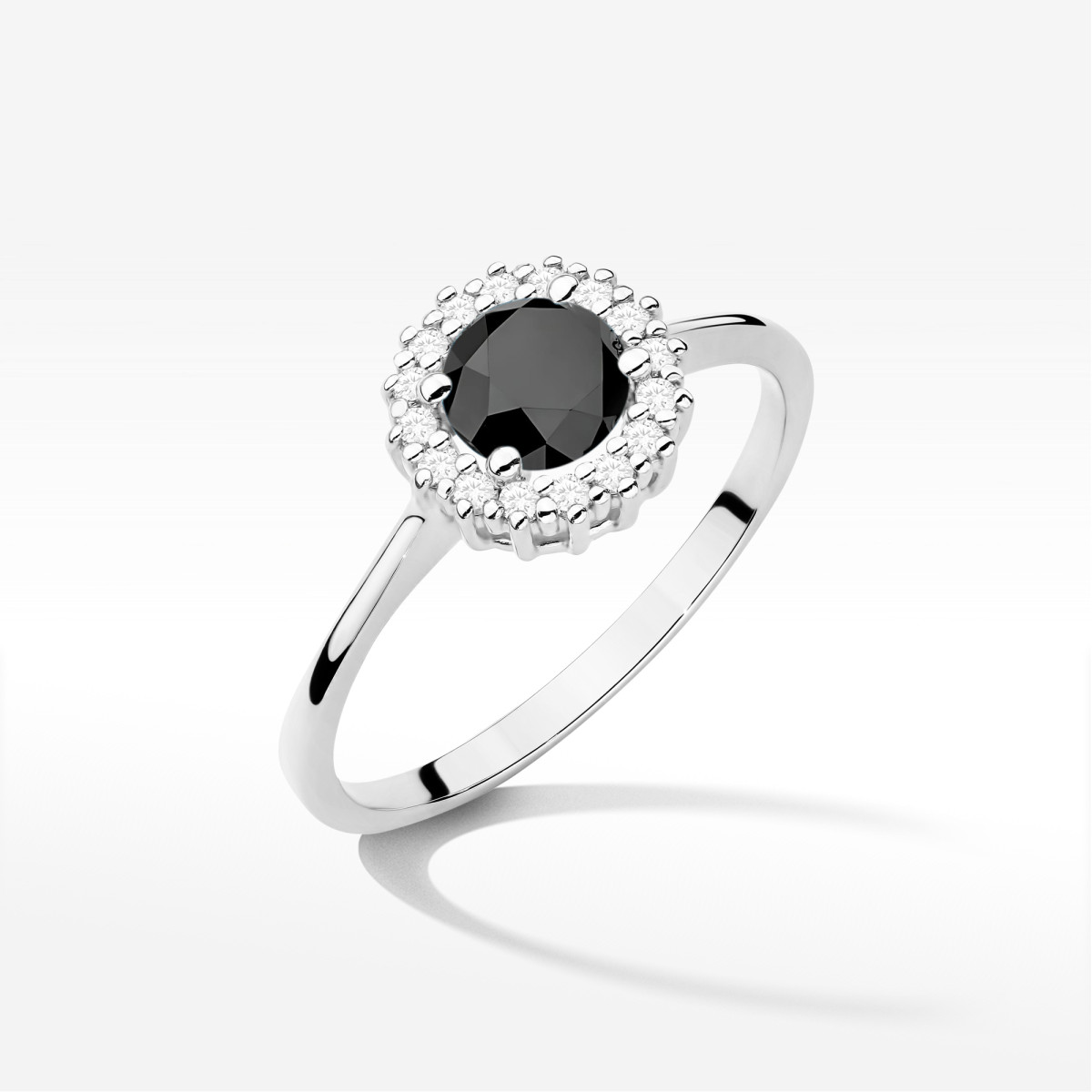 Pierścionek z białego złota z czarnym diamentem - próba 585 0,64CT W0572.B3.DIB.01