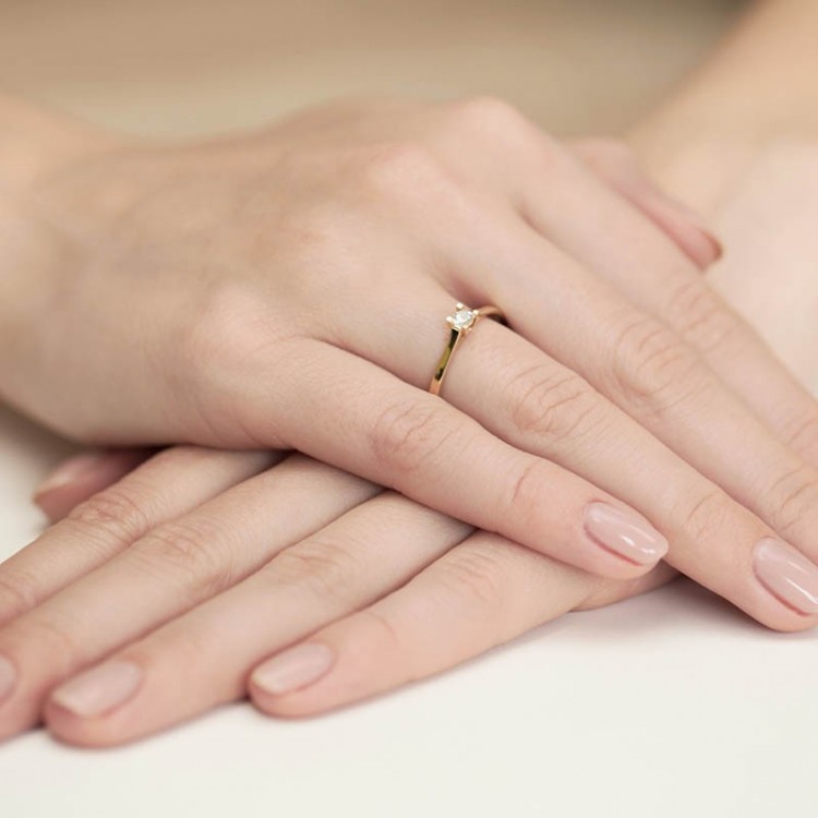 Pierścionek z żółtego złota z diamentem - próba 585 0,09CT W-407A