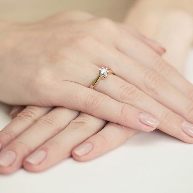 Pierścionek z żółtego złota z diamentem - próba 585 0,25CT W-408A