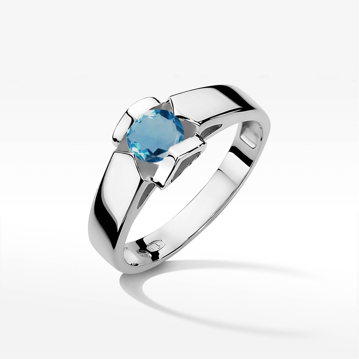 Pierścionek z białego złota z topazem London Blue - próba 585 0,50CT w0320.B3.TOL.09