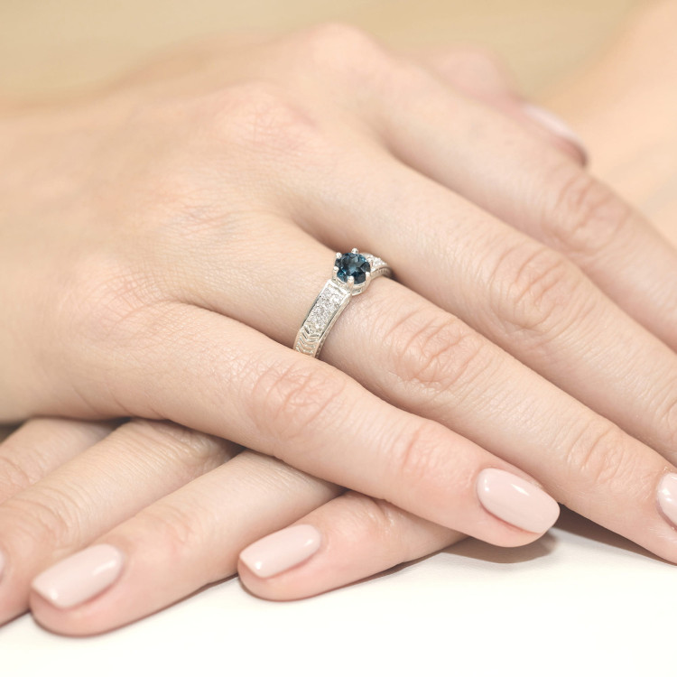 Pierścionek PV-111 Topaz London Blue 0,50ct białe złoto