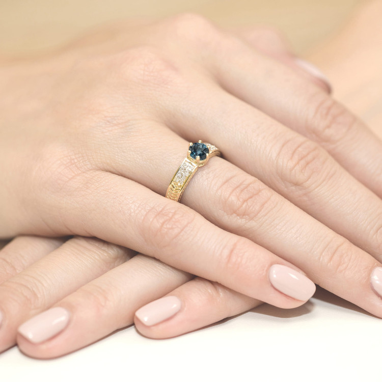 Pierścionek PV-111 Topaz London Blue 0,50ct żółte złoto