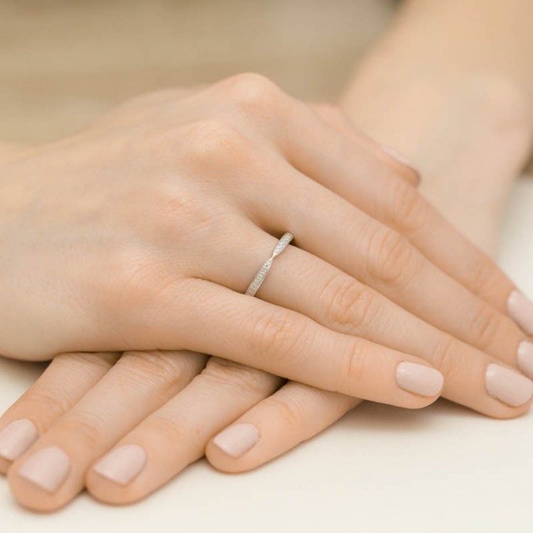Pierścionek z białego złota z diamentami  - próba 585 0,10CT W-425B