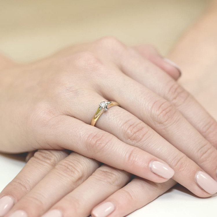 Pierścionek W0088 Diament 0,08ct żółte złoto