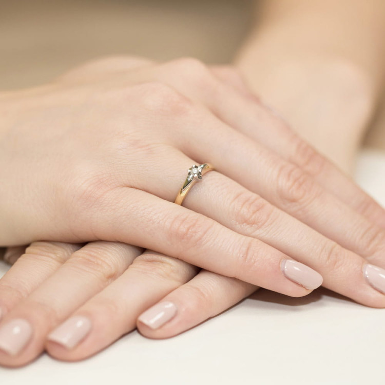 Pierścionek W0088 Diament 0,05ct żółte złoto