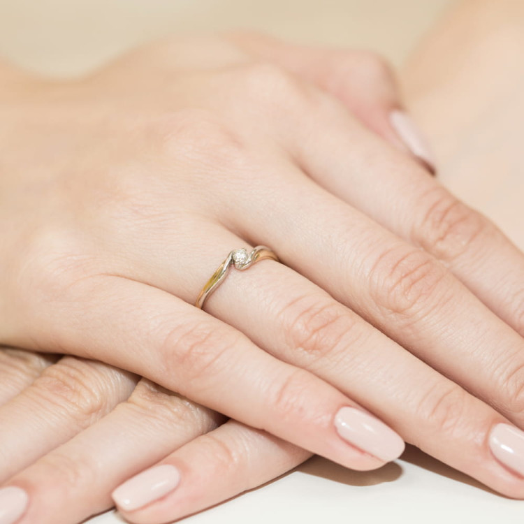 Pierścionek W0211 Diament 0,08ct żółte złoto