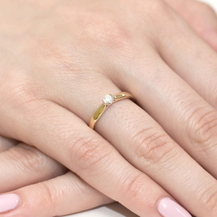 Pierścionek W0223 Diament 0,10ct żółte złoto