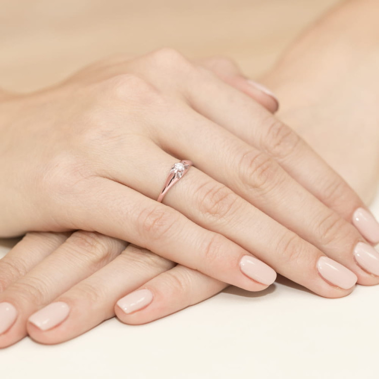 Pierścionek z różowego złota z diamentem laboratoryjnym - próba 585 0,10CT w0331.R3.LDW.01