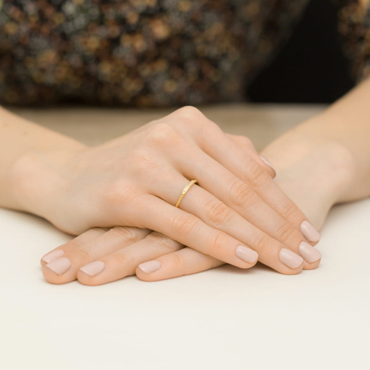 Pierścionek z żółtego złota z diamentami - próba 585 0,04CT W-606A