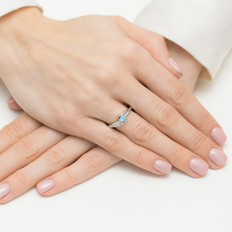Pierścionek z białego złota z topazem Swiss - próba 585 0,358CT w0618.B3.TOB.01