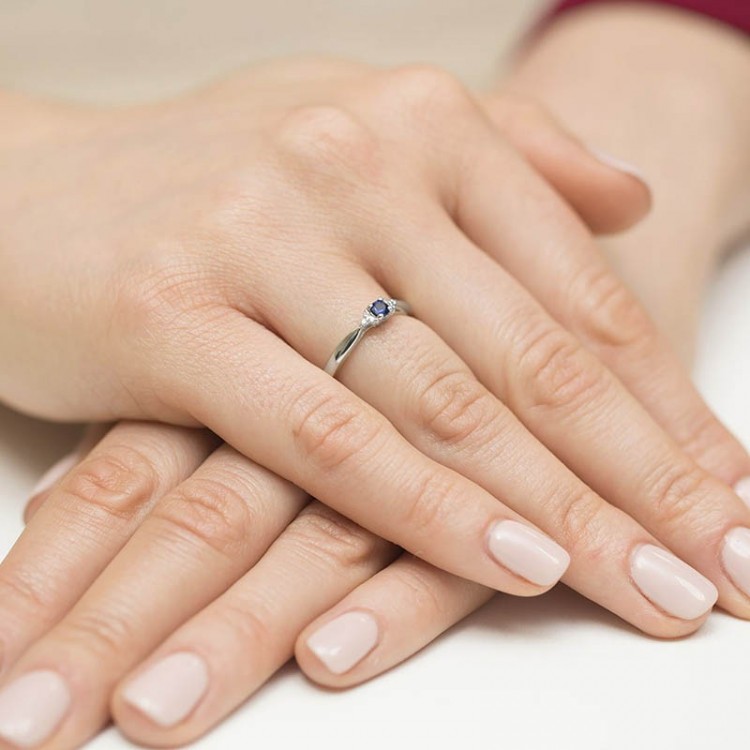 Pierścionek z białego złota z szafirem - próba 585 0,18CT PV-199BS