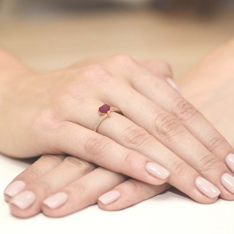 Pierścionek z żółtego złota z rubinem - próba 585 1,76CT W-050AR