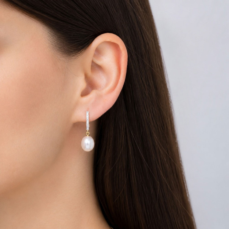 Kolczyki z żółtego złota z  perłą i diamentami - próba 585 0,08CT