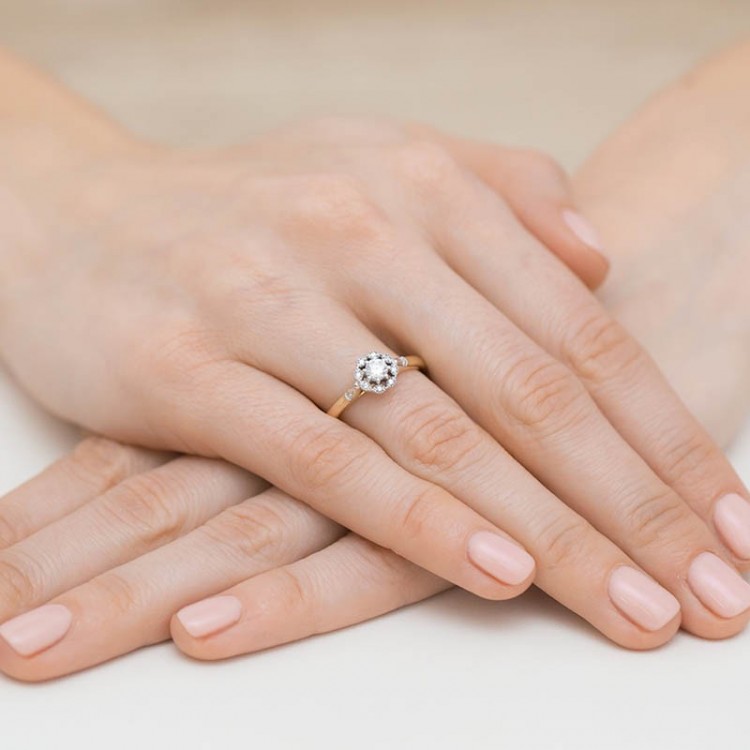 Pierścionek z żółtego złota z diamentami  - próba 585 0,28CT W-434A