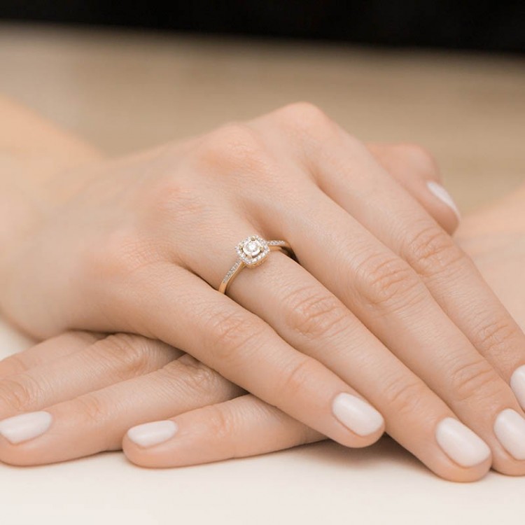 Pierścionek z żółtego złota z diamentami  - próba 585 0,21CT W-462A