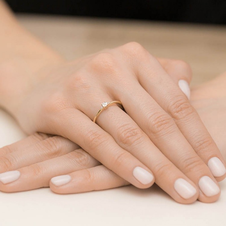 Pierścionek z białego złota z diamentami  - próba 585 0,02CT W-464B