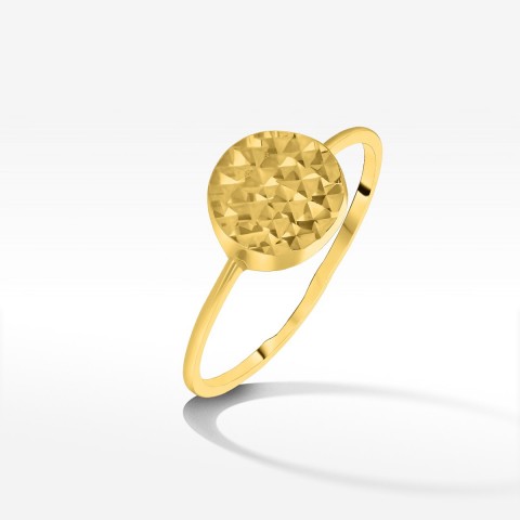 Złoty pierścionek z frezami