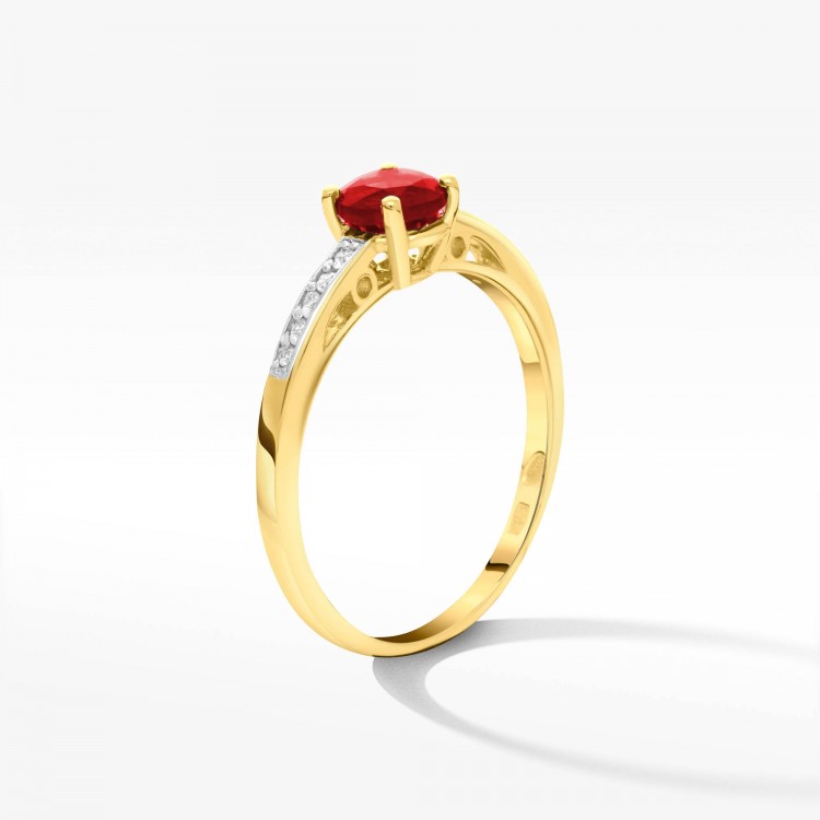 Złoty pierścionek z rubinem