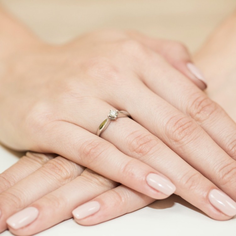 Pierścionek z różowego złota z diamentem - próba 585 0,12CT PV-091C