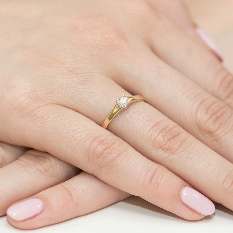 Pierścionek z żółtego złota z diamentem - próba 585 0,20CT PV-094A