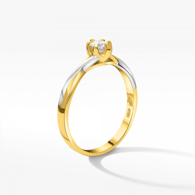 Dwukolorowy złoty pierścionek z brylantem