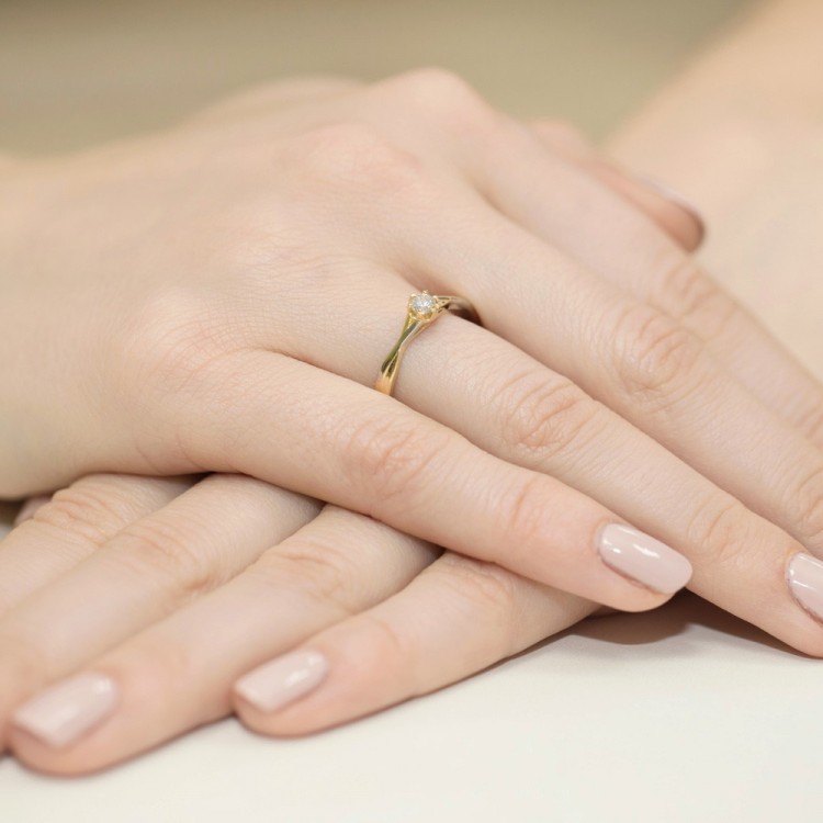 Pierścionek z różowego złota z diamentem - próba 585 0,12CT PV-101C