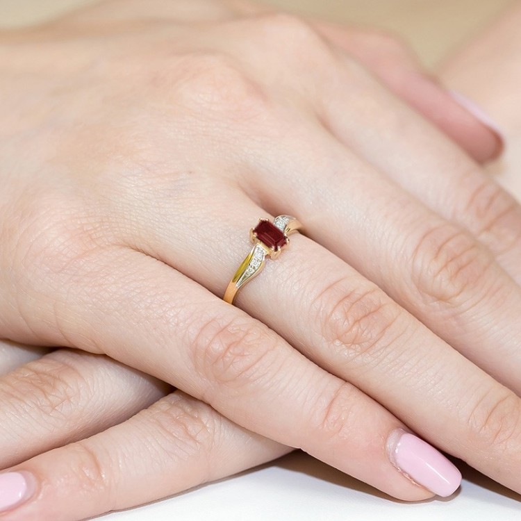 Pierścionek z białego złota z granatem - próba 585 0,73CT PV-112BG