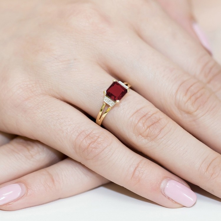 Pierścionek z różowego złota z granatem - próba 585 1,33CT PV-113CG
