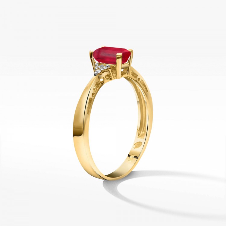 Złoty pierścionek z rubinem i brylantami