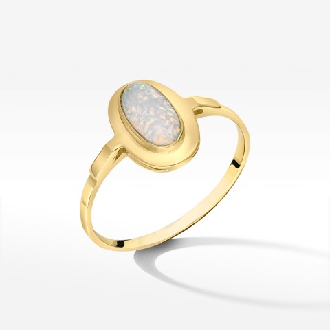 Złoty pierścionek z opalem