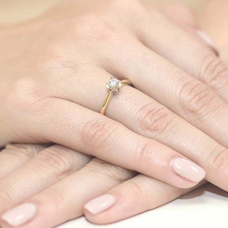 Pierścionek z białego złota z diamentem - próba 585 0,30CT PV-245B