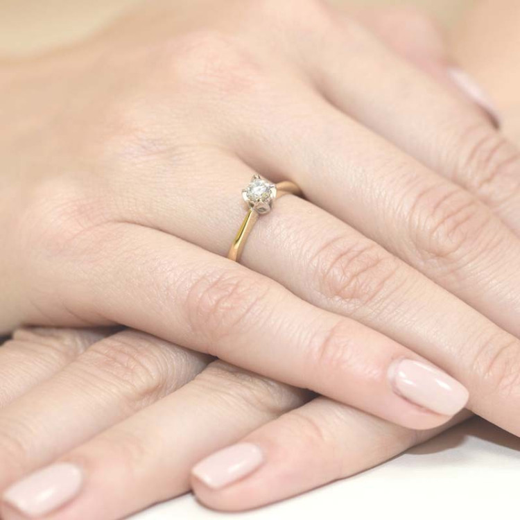 Pierścionek z różowego złota z diamentem - próba 585 0,30CT PV-245C