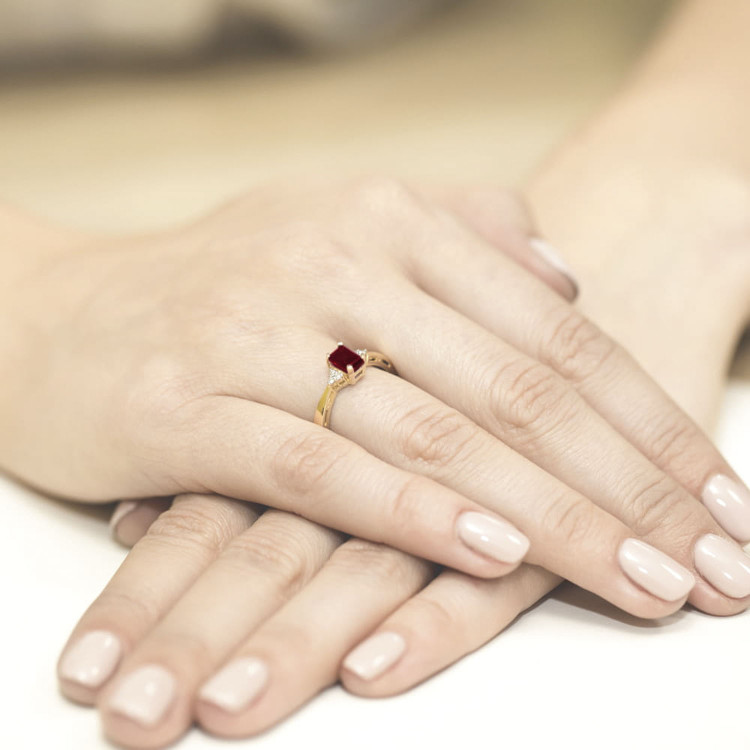 Pierścionek z białego złota z granatem - próba 585 0,73CT PV-139BG