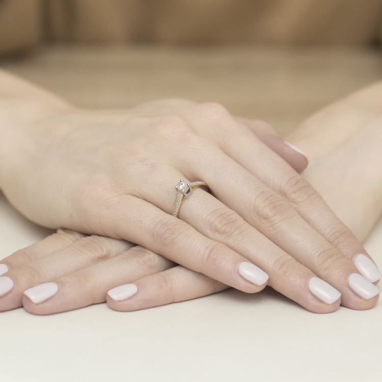 Pierścionek z białego złota z diamentami  - próba 585 0,13CT PV-233B