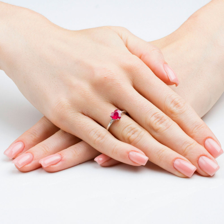 Pierścionek z białego złota z rubinem - próba 585 1,729CT PV-052BR
