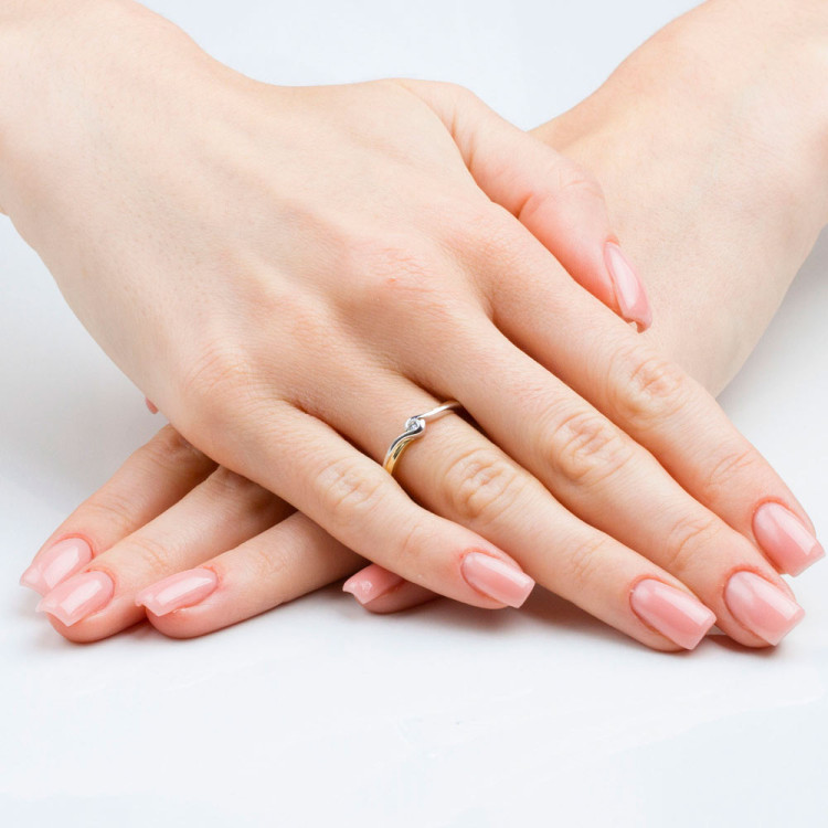 Pierścionek z żółtego złota z diamentem - próba 585 0,05CT PV-117A