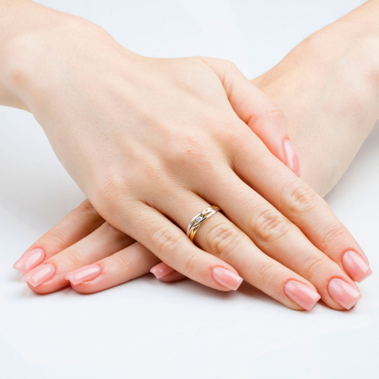 Pierścionek z żółtego złota z diamentem - próba 585 0,05CT PV-119A