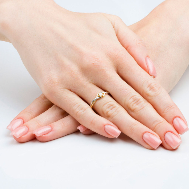 Pierścionek z różowego złota z diamentem - próba 585 0,04CT PV-123C
