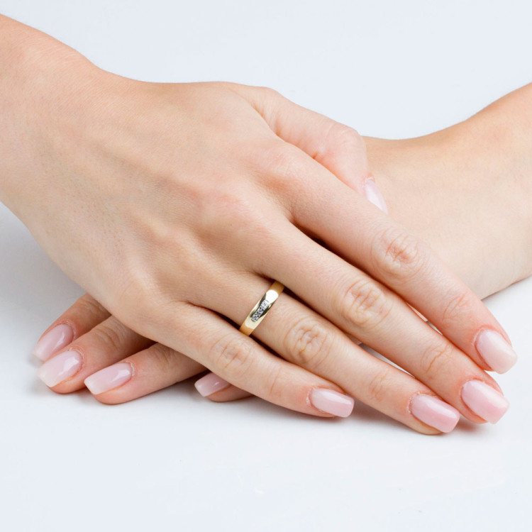Pierścionek z żółtego złota z diamentami - próba 585 0,04CT PV-189A