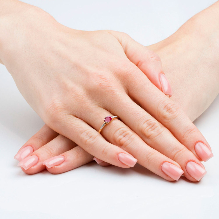 Pierścionek z żółtego złota z rubinem - próba 585 0,63CT PV-197AR