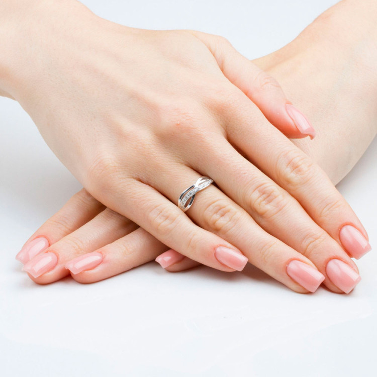 Pierścionek z białego złota z diamentami  - próba 585 0,06CT PV-229B
