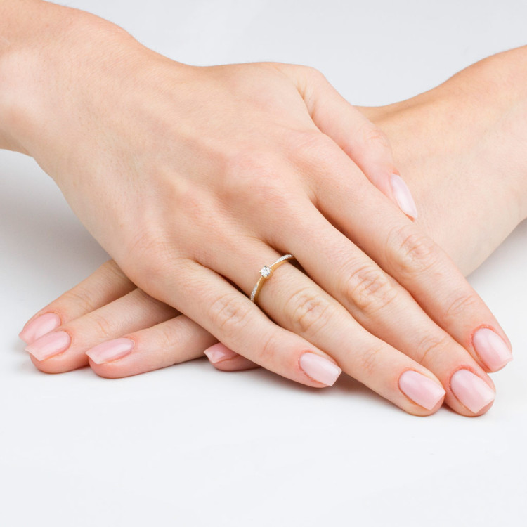 Pierścionek z białego złota z diamentami  - próba 585 0,02CT PV-236B