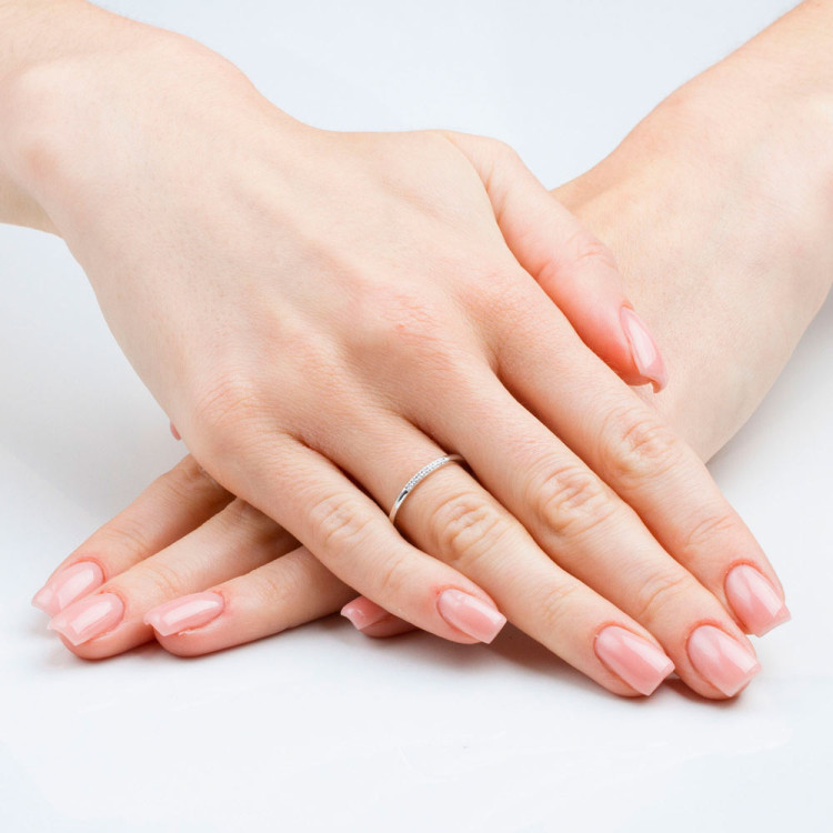 Pierścionek z żółtego złota z diamentami - próba 585 0,04CT PV-269A