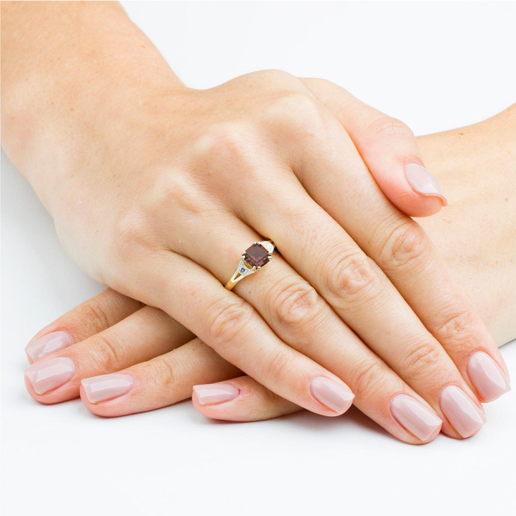 Pierścionek z żółtego złota z granatem - próba 585 1,36CT PV-239AG