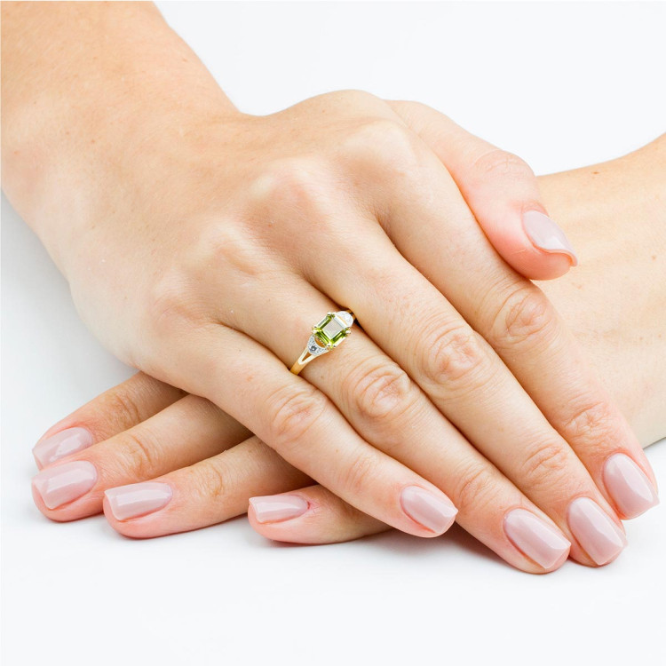 Pierścionek z różowego złota z oliwinem - próba 585 1,16CT PV-239CO